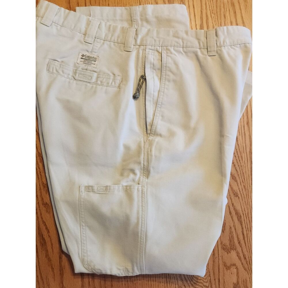 W13 Columbia Sportswear Men's straight leg khaki pants- security zip pocket